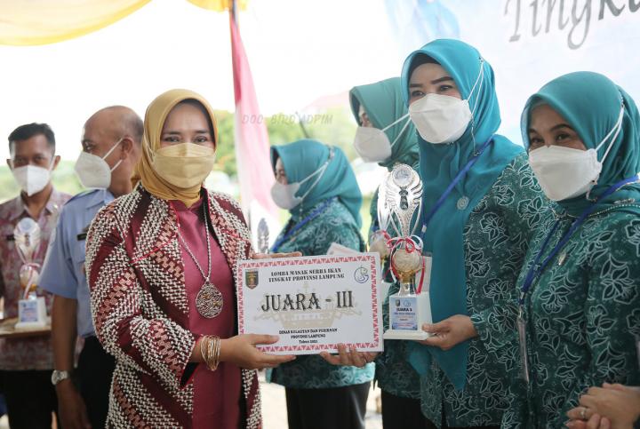 Ibu Riana Sari Arinal Buka Lomba Masak Serba Ikan Tingkat Provinsi Lampung di PKK Agro Park Sabah Balau